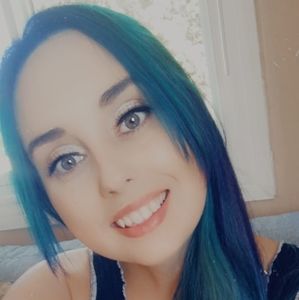 Meet your Posher, Cassandra